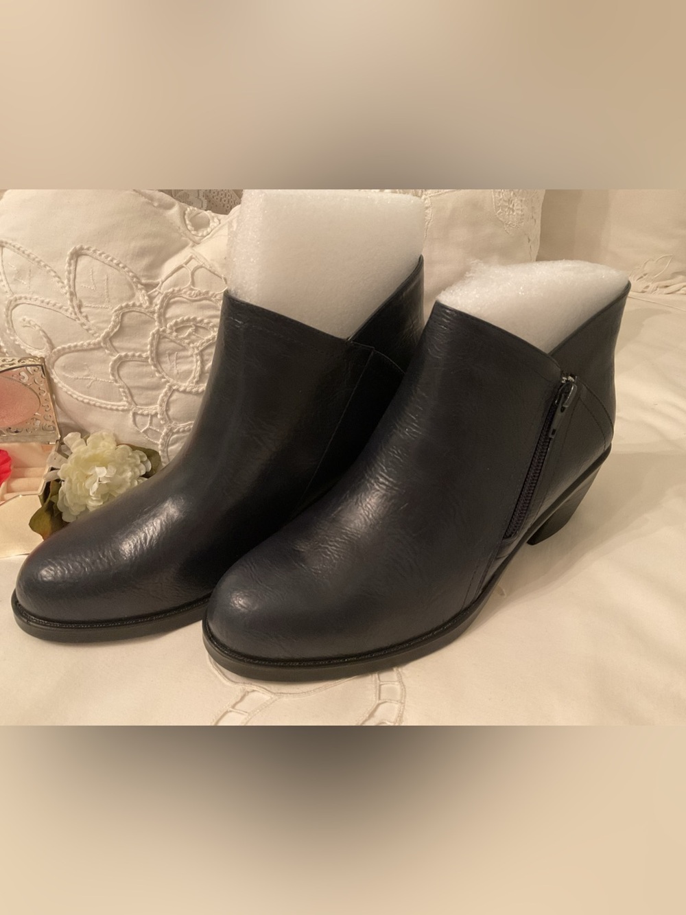 NEW WITHOUT TAGS EASY STREET “MORGANA” COMFORT WAVE BLACK ANKLE BOOTS SIZE 8M - Picture 3 of 16
